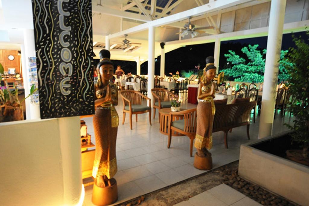 Hotel Karon Cliff Contemporary Boutique Bungalows Restaurant foto